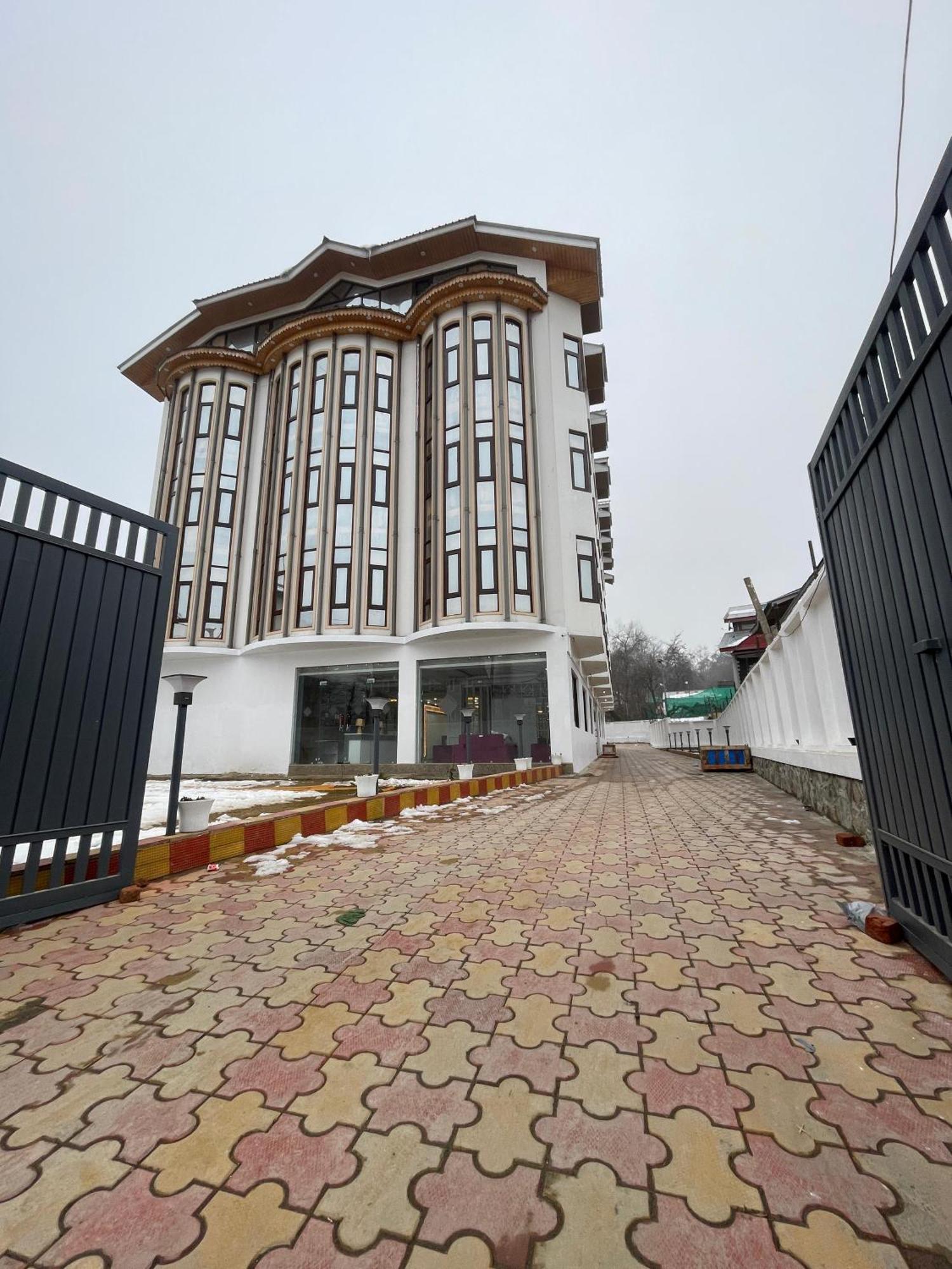 Hotel Zoon Dabb Srinagar Airport Kashmir Eksteriør bilde